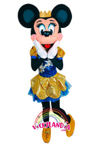Carregar imagem no visualizador da galeria, Descubre la magia de nuestro muñeco publicitario de Ratoncita Presumida reina con negro fiesta en Vickylandia. Son disfraces cabezones perfectos para fiestas infantiles, shows, cumpleaños, estrategias publicitarias, carnavales, fiestas patronales, espectáculos, cabalgatas y cualquier tipo de evento.

