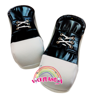 Zapatos deportivos acolchados negro con punta blanca y suela antirresbalante. Perfectos para cosplay, disfraces y animaciones.