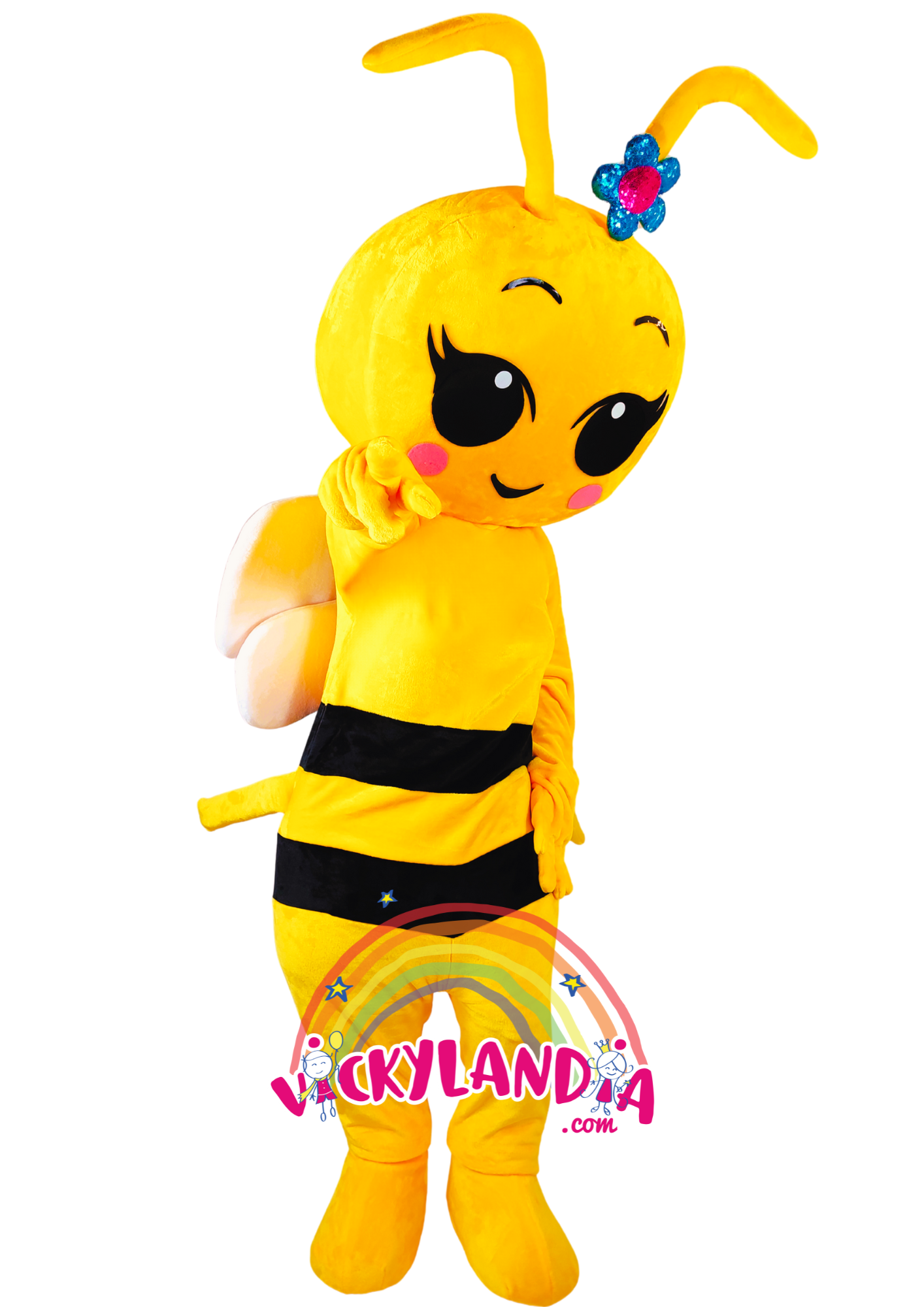  Peque Abeja es pura dulzura con alas. Con su traje brillante y carita encantadora, es ideal para animaciones infantiles, eventos temáticos y promociones que buscan ternura, color y conexión con el público.