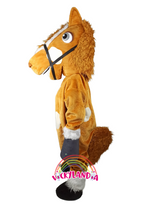 Carregar imagem no visualizador da galeria, Descubre la magia de nuestro muñeco publicitario de Caballo en Vickylandia. Son disfraces cabezones perfectos para fiestas infantiles, shows, cumpleaños, estrategias publicitarias, carnavales, fiestas patronales, espectáculos, cabalgatas y cualquier tipo de evento
