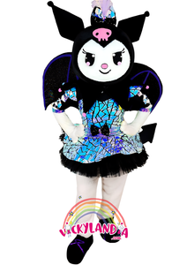 Disfraz de Coneja Gótica, ideal como muñeco cabezudo y mascota publicitaria. ¡Dale un toque único a tu evento con Vickylandia!