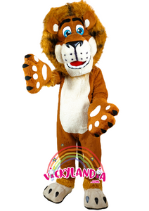 Melena brillante, ojos azules y actitud de rey. Rey de la Selva es ideal para animaciones infantiles, eventos temáticos y promociones que buscan fuerza, ternura y presencia visual.