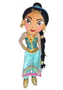 Descubre la magia de nuestro muñeco publicitario de Princesa Aventurera en Vickylandia. Son disfraces cabezones perfectos para fiestas infantiles, shows, cumpleaños, estrategias publicitarias, carnavales, fiestas patronales, espectáculos, cabalgatas y cualquier tipo de evento