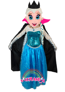 Con capa negra, corona oscura y mirada helada, la Princesa Vampira del Hielo es ideal para animaciones infantiles, eventos temáticos y promociones que buscan elegancia, fantasía y un toque misterioso.