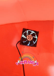 Descubre la magia de nuestro muñeco publicitario  en Vickylandia. Son disfraces cabezones perfectos para fiestas infantiles, shows, cumpleaños, estrategias publicitarias, carnavales, fiestas patronales, espectáculos, cabalgatas y cualquier tipo de evento. Ventilador para cabezudos