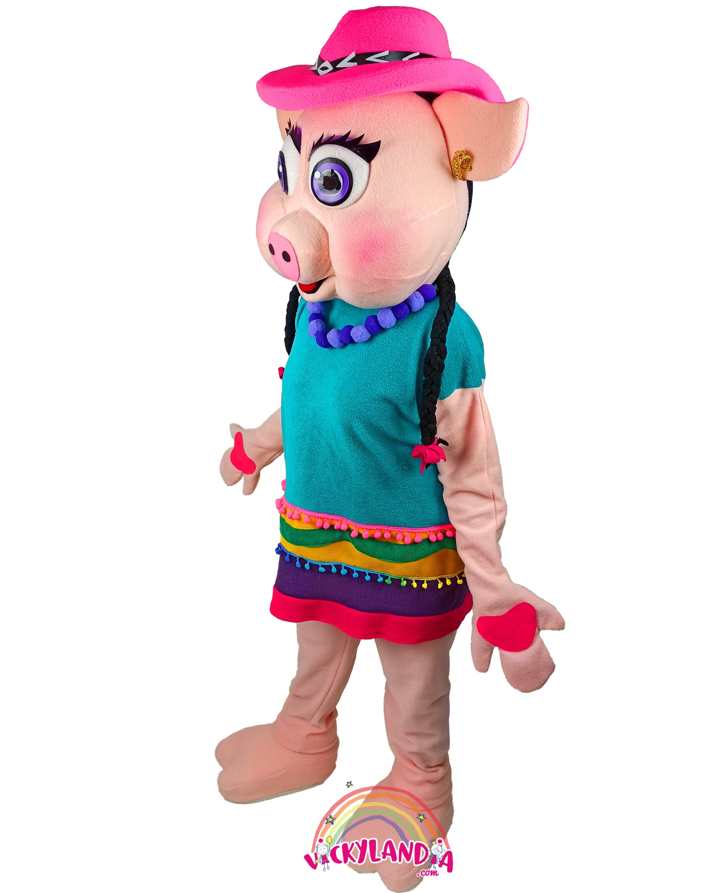 Descubre la magia de nuestro muñeco publicitario de Chancha en Vickylandia. Son disfraces cabezones perfectos para fiestas infantiles, shows, cumpleaños, estrategias publicitarias, espectáculos, cabalgatas y cualquier tipo de evento.