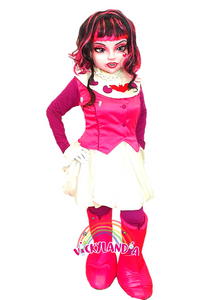 Descubre la magia de nuestro muñeco publicitario de Chica Drácula en Vickylandia. Son disfraces cabezones perfectos para fiestas infantiles, shows, cumpleaños, estrategias publicitarias, espectáculos, cabalgatas y cualquier tipo de evento.